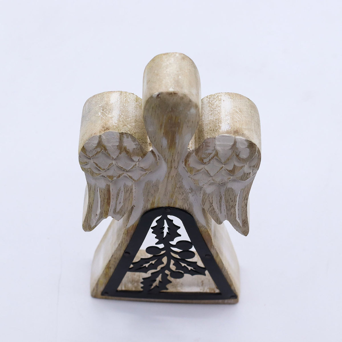 Engel aus Mangoholz – Weiß gewaschen mit Metalldekor – 18 cm
