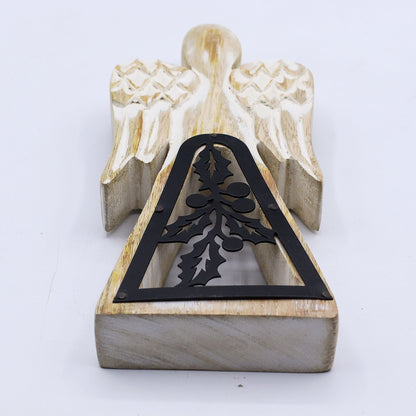 Engel aus Mangoholz – Weiß gewaschen mit Metalldekor – 18 cm