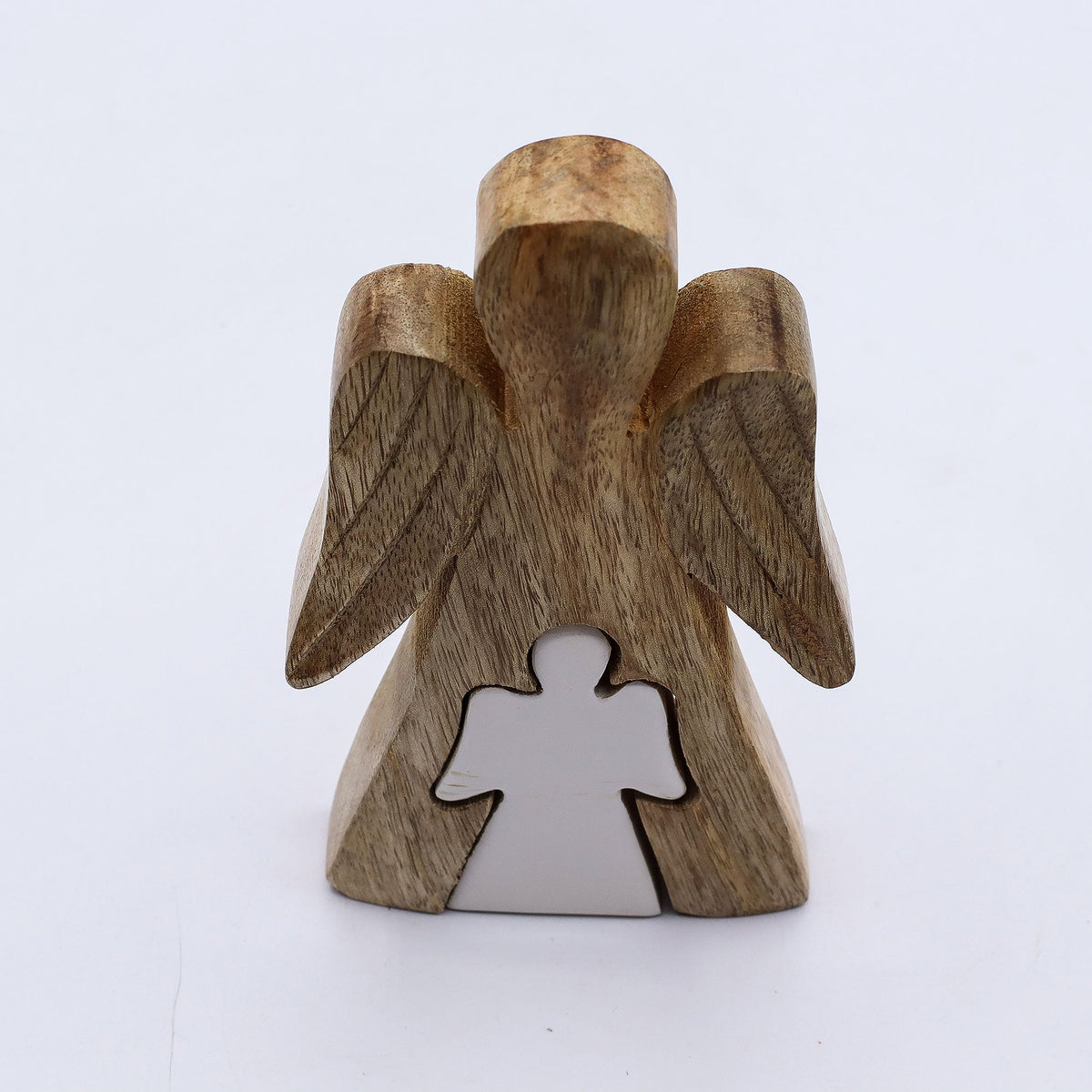 Engel aus Mangoholz in Weiß emailliert – 15 cm
