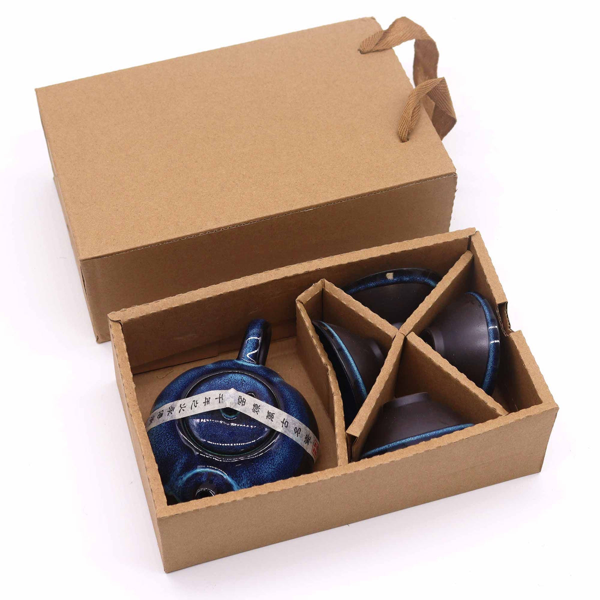 Teeservice – blaue Teekanne und vier Tassen