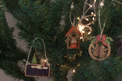 2er-Pack Weihnachtsdekorationen aus Holz – Schneemann & Baum