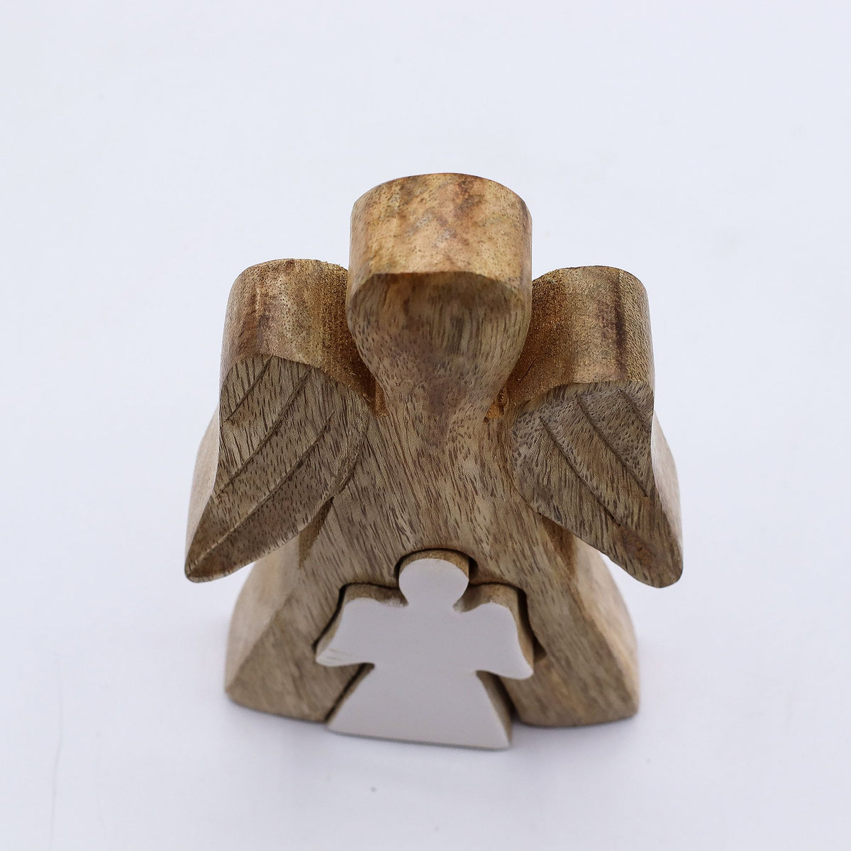 Engel aus Mangoholz in Weiß emailliert – 15 cm