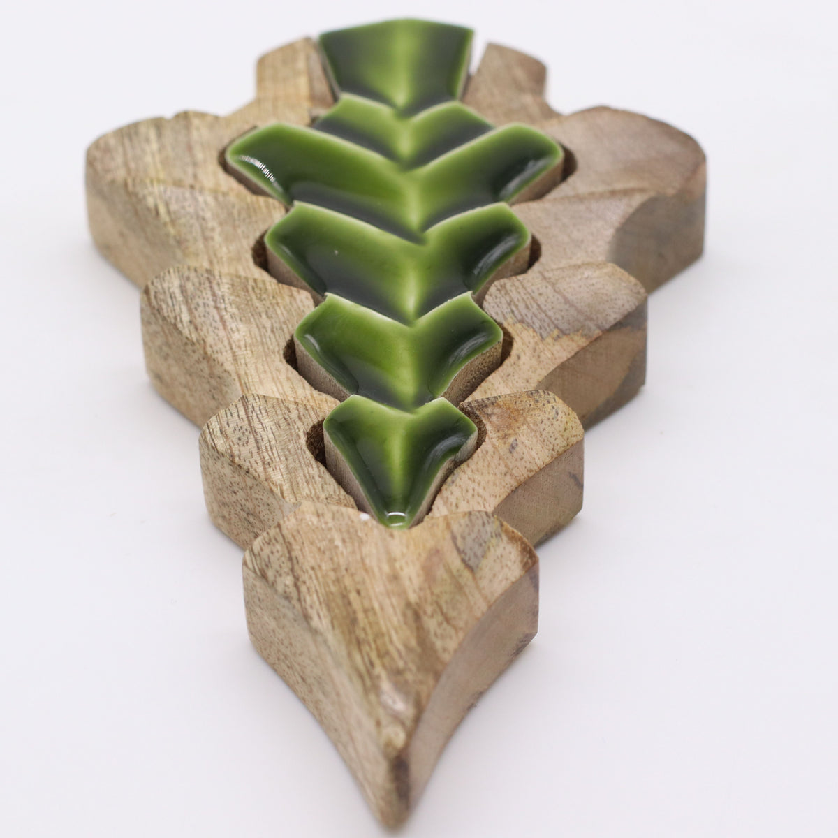 Kleiner Baum im Baum – Holzdekoration 15 x 10 cm