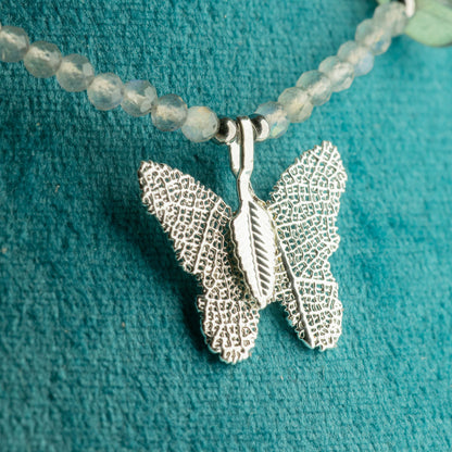 Mineralienkette Nymphe mit Schmetterling – Labradorit